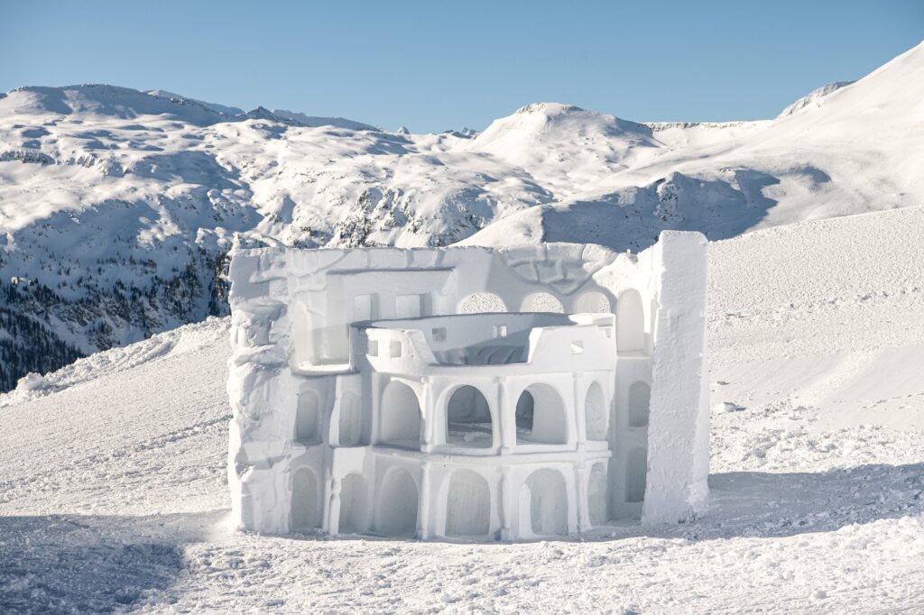 Art on Snow 2023 in Gastrein: Skultpur Kollosseum