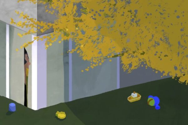 Bild aus „Was, wenn ich mich entziehe?“ vom kunstanstifter Verlag. Frau schaut hinter Vorhang hervor. Baum mit gelben Blättern, Spielzeug liegt auf dem Rasen.